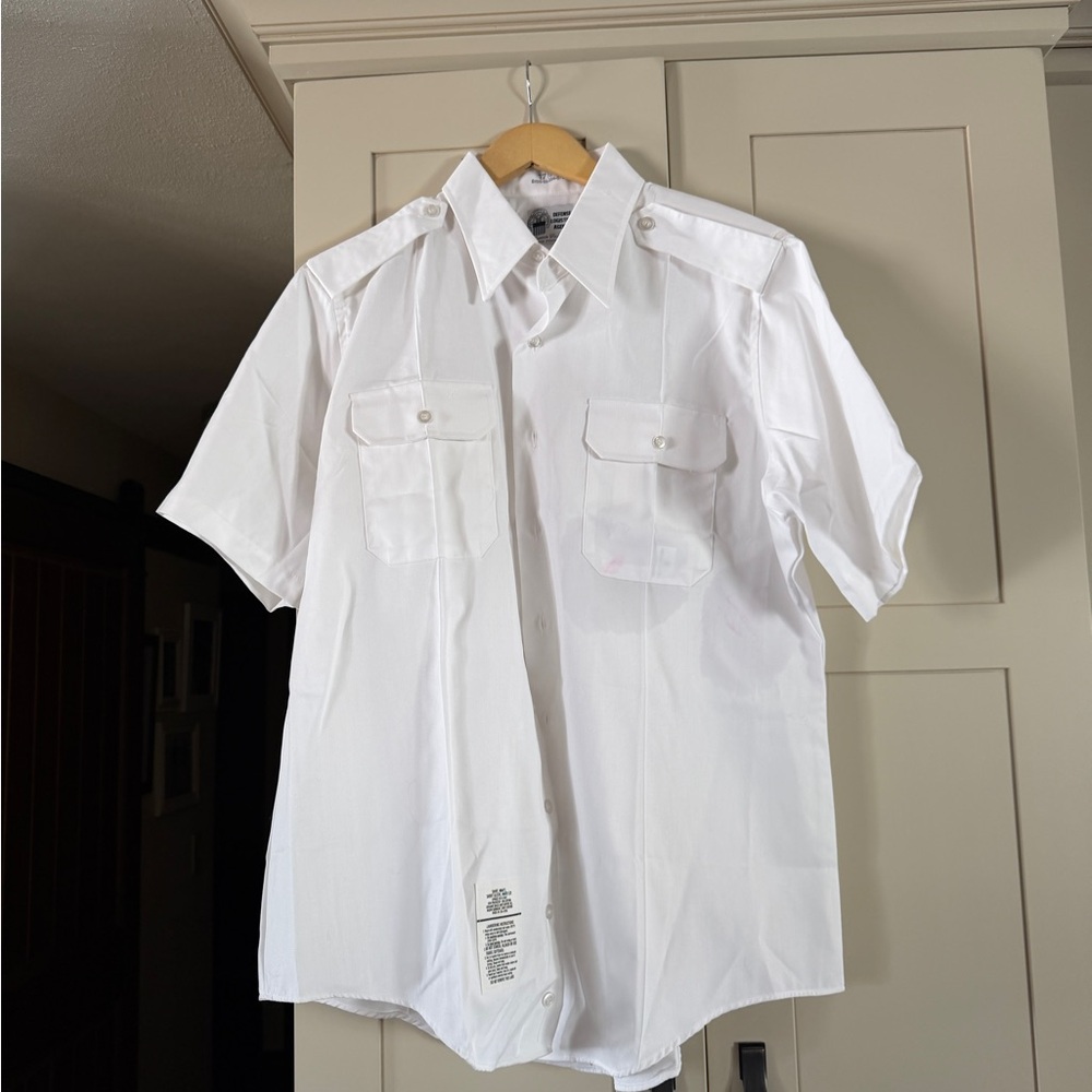 NWOT Defense Logistics Agency men’s white shirt sleeve shirt, size 17 1/2 C